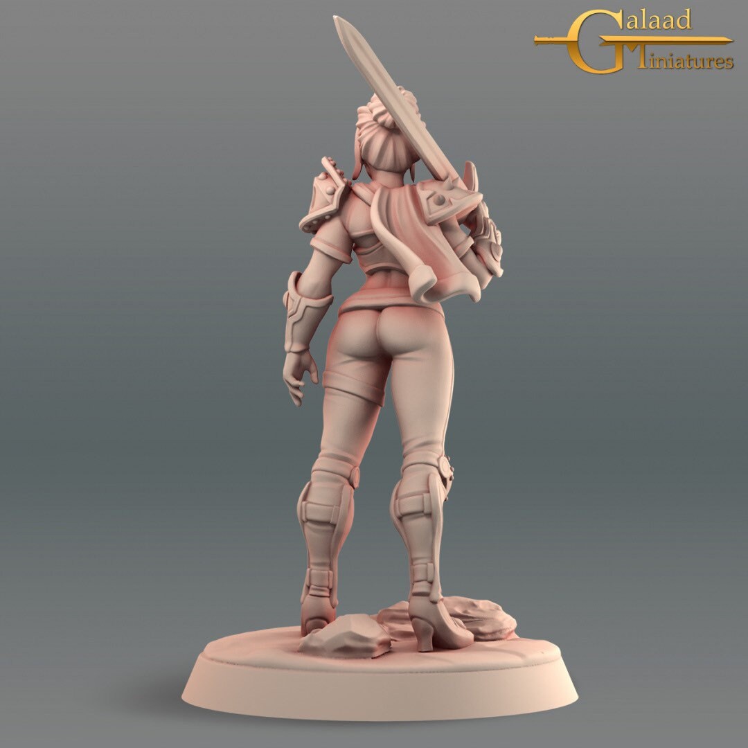 Female Paladin Miniature | RPG Minis | D&D | DND | RPG | Tabletop Gaming | From Galaad Miniatures